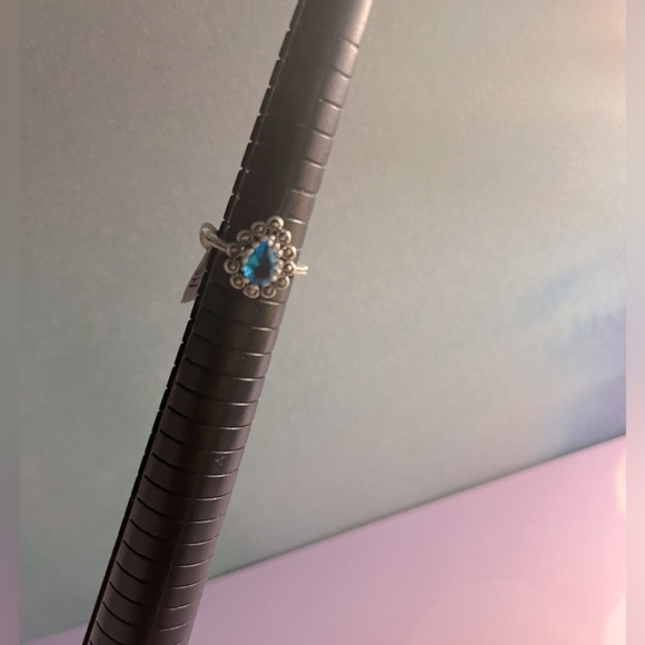 Size 5 Ring. Silver 925 - Picture 3 of 4